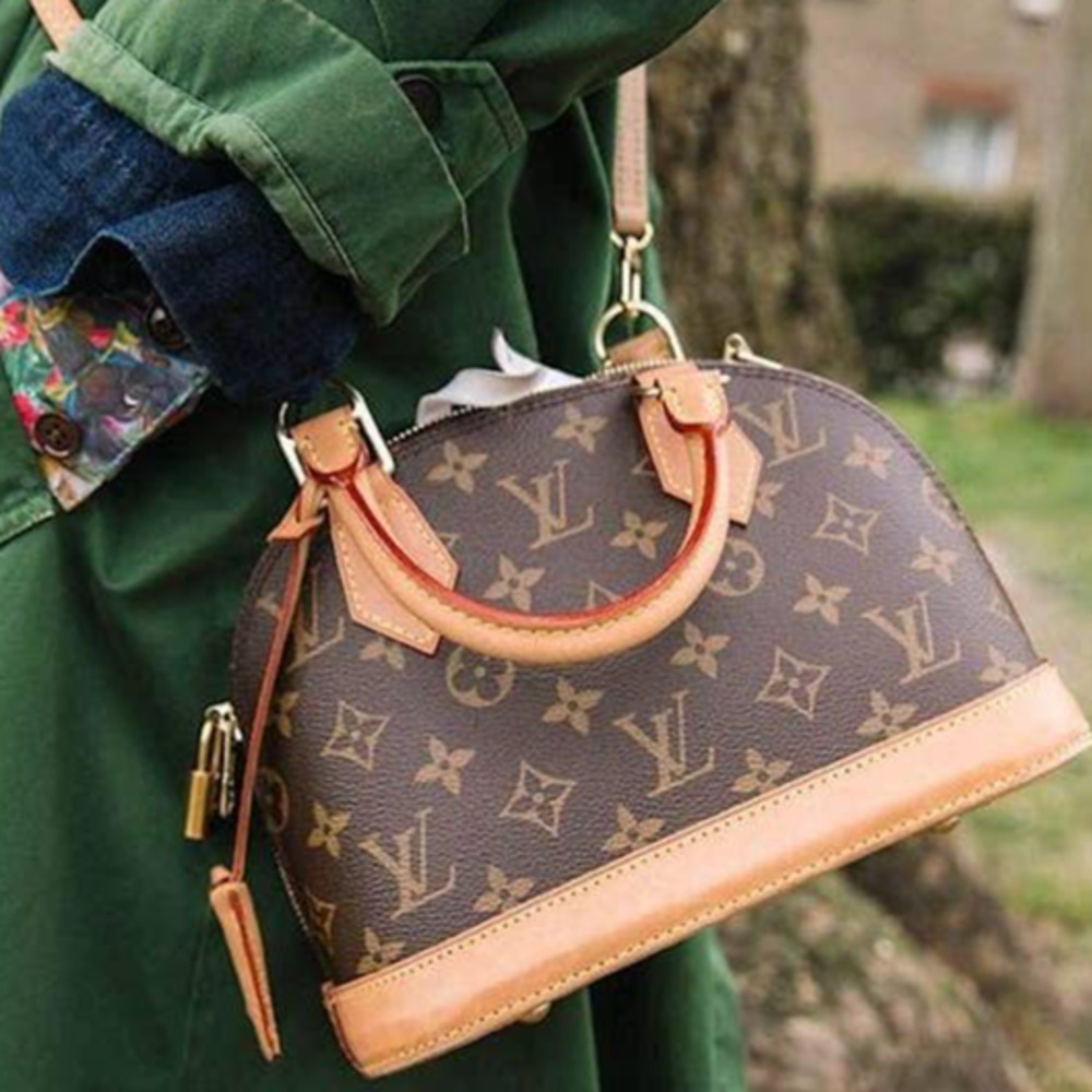 💎✨LUXURY✨💎 Authentic Louis Vuitton Crossbody Bag